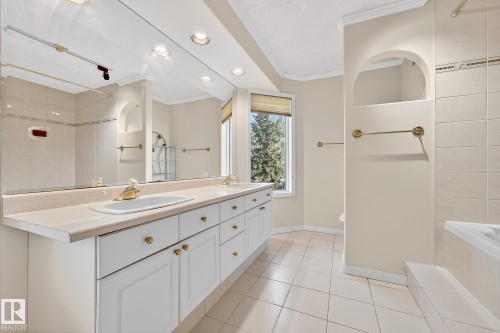 106 Farnell Close, Edmonton, AB - Indoor Photo Showing Bathroom