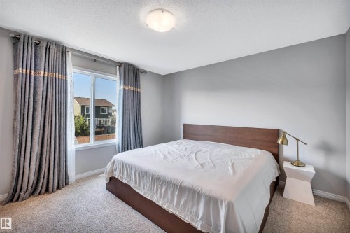 1271 Chappelle Boulevard, Edmonton, AB - Indoor Photo Showing Bedroom
