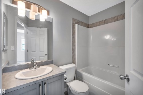 1271 Chappelle Boulevard, Edmonton, AB - Indoor Photo Showing Bathroom