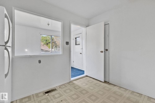 12350 82 Street, Edmonton, AB - Indoor Photo Showing Other Room