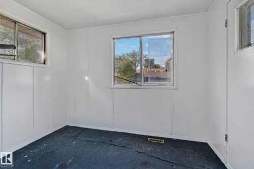 12350 82 Street, Edmonton, AB - Indoor Photo Showing Other Room