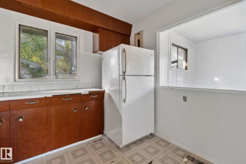 12350 82 Street, Edmonton, AB - Indoor Photo Showing Kitchen