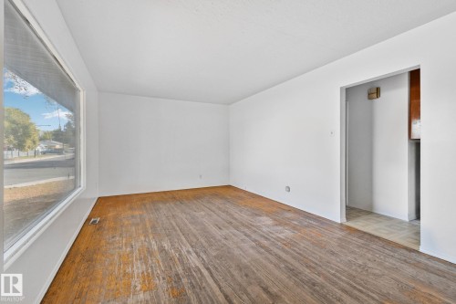 12350 82 Street, Edmonton, AB - Indoor Photo Showing Other Room