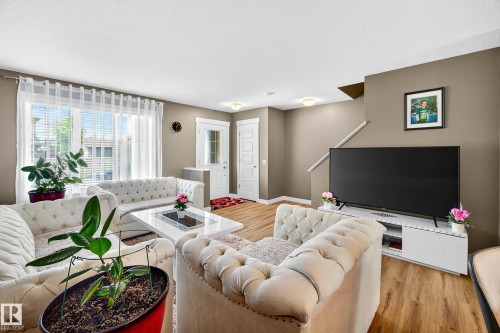 7327 Edgemont Way, Edmonton, AB - Indoor Photo Showing Living Room