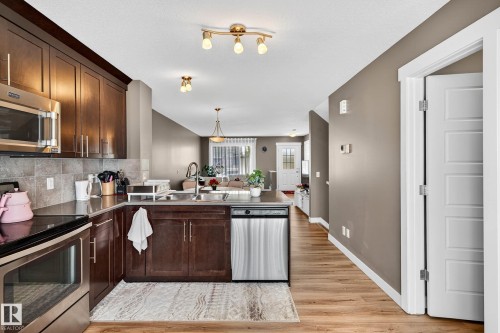 7327 Edgemont Way, Edmonton, AB - Indoor Photo Showing Kitchen With Double Sink With Upgraded Kitchen