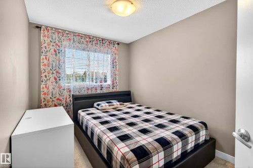 7327 Edgemont Way, Edmonton, AB - Indoor Photo Showing Bedroom