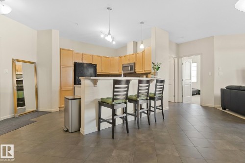 212 2503 Hanna Crescent, Edmonton, AB - Indoor Photo Showing Kitchen
