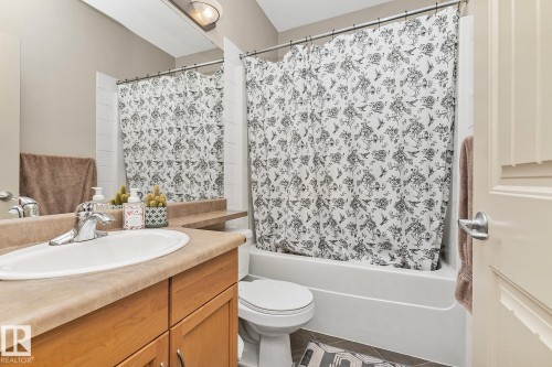 212 2503 Hanna Crescent, Edmonton, AB - Indoor Photo Showing Bathroom