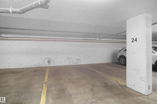 403 15211 139 Street, Edmonton, AB - Indoor Photo Showing Garage