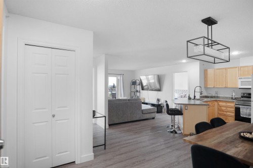 403 15211 139 Street, Edmonton, AB - Indoor Photo Showing Kitchen