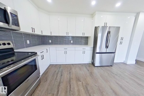 18927 95A Avenue, Edmonton, AB - Indoor Photo Showing Kitchen With Upgraded Kitchen