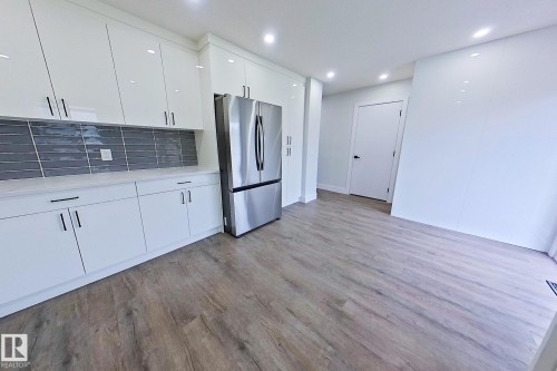 18927 95A Avenue, Edmonton, AB - Indoor Photo Showing Kitchen