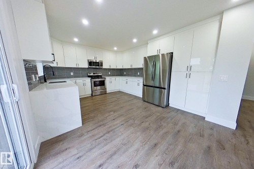 18927 95A Avenue, Edmonton, AB - Indoor Photo Showing Kitchen