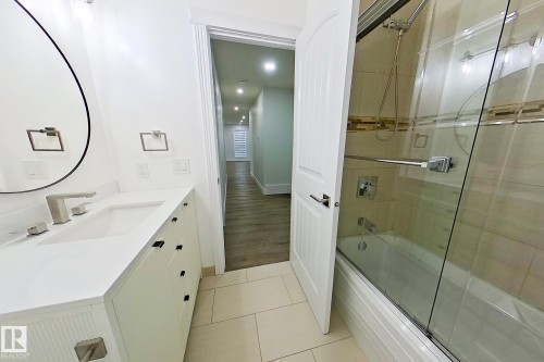 18927 95A Avenue, Edmonton, AB - Indoor Photo Showing Bathroom