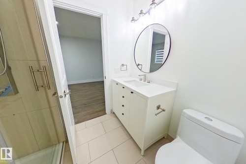 18927 95A Avenue, Edmonton, AB - Indoor Photo Showing Bathroom