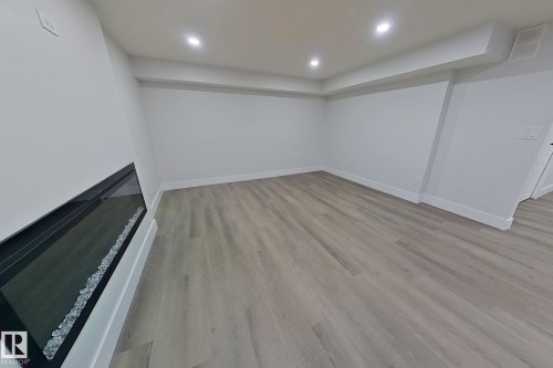 18927 95A Avenue, Edmonton, AB - Indoor Photo Showing Other Room