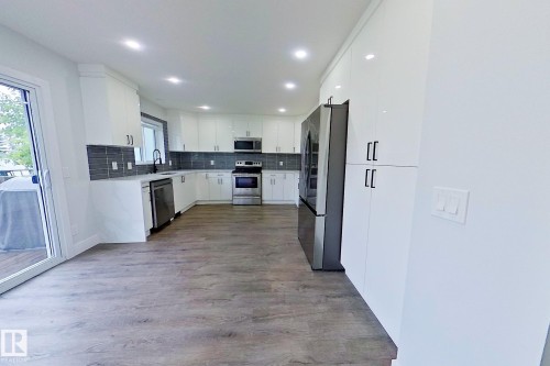 18927 95A Avenue, Edmonton, AB - Indoor Photo Showing Kitchen