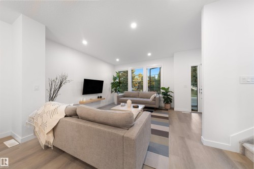 11204 & 11206 55 Avenue, Edmonton, AB - Indoor Photo Showing Other Room