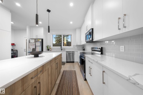 11204 & 11206 55 Avenue, Edmonton, AB - Indoor Photo Showing Kitchen With Upgraded Kitchen