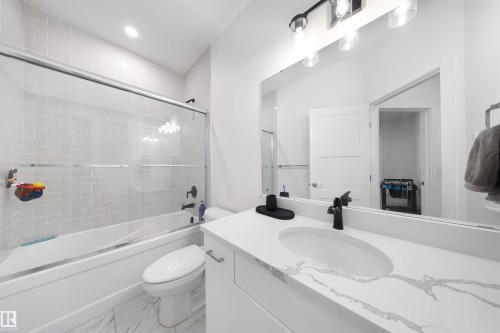 11204 & 11206 55 Avenue, Edmonton, AB - Indoor Photo Showing Bathroom