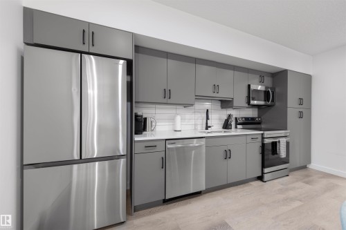 11204 & 11206 55 Avenue, Edmonton, AB - Indoor Photo Showing Kitchen