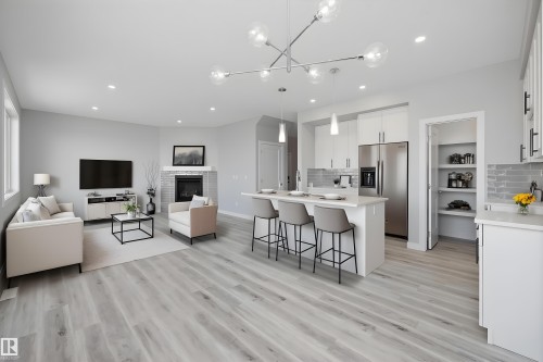 10238 92A Avenue, Morinville, AB - Indoor Photo Showing Kitchen With Upgraded Kitchen