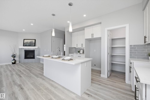 10238 92A Avenue, Morinville, AB - Indoor Photo Showing Kitchen