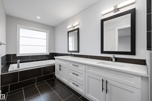 10238 92A Avenue, Morinville, AB - Indoor Photo Showing Bathroom