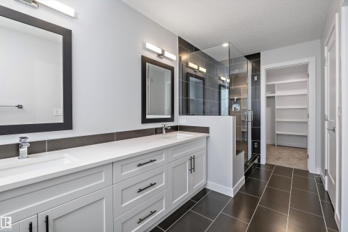 10238 92A Avenue, Morinville, AB - Indoor Photo Showing Bathroom