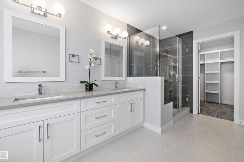 10214 92A Avenue, Morinville, AB - Indoor Photo Showing Bathroom