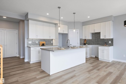 10214 92A Avenue, Morinville, AB - Indoor Photo Showing Kitchen With Upgraded Kitchen