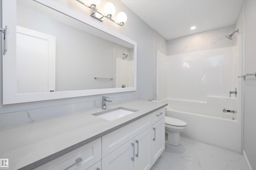 10214 92A Avenue, Morinville, AB - Indoor Photo Showing Bathroom