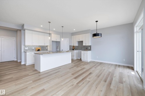 10214 92A Avenue, Morinville, AB - Indoor Photo Showing Kitchen