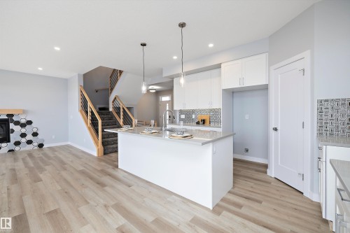 10214 92A Avenue, Morinville, AB - Indoor Photo Showing Kitchen