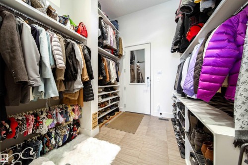 622 Howatt Drive, Edmonton, AB - Indoor With Storage