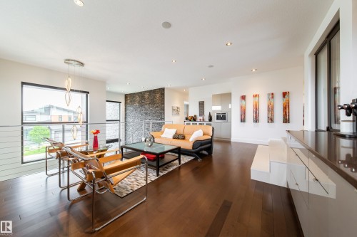 622 Howatt Drive, Edmonton, AB - Indoor Photo Showing Living Room