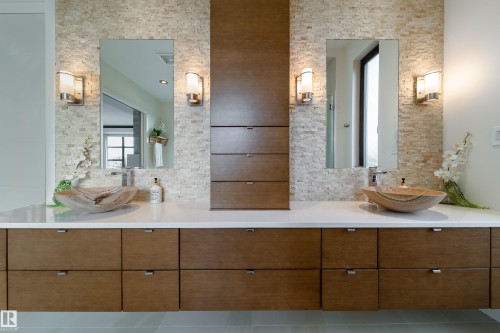 622 Howatt Drive, Edmonton, AB - Indoor Photo Showing Bathroom