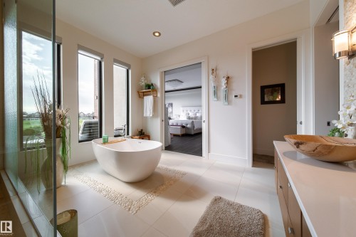 622 Howatt Drive, Edmonton, AB - Indoor Photo Showing Bathroom