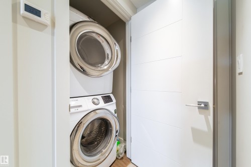 622 Howatt Drive, Edmonton, AB - Indoor Photo Showing Laundry Room