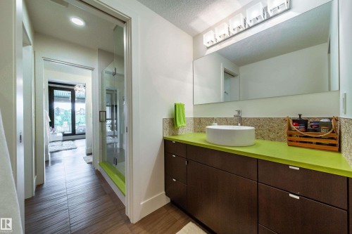622 Howatt Drive, Edmonton, AB - Indoor Photo Showing Bathroom