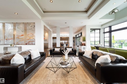 622 Howatt Drive, Edmonton, AB - Indoor Photo Showing Living Room