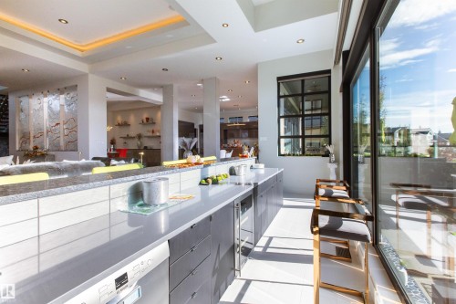 622 Howatt Drive, Edmonton, AB - Indoor Photo Showing Kitchen With Upgraded Kitchen