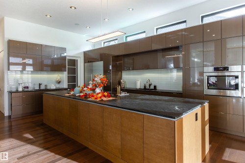 622 Howatt Drive, Edmonton, AB - Indoor Photo Showing Kitchen