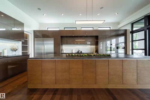 622 Howatt Drive, Edmonton, AB - Indoor Photo Showing Kitchen With Upgraded Kitchen