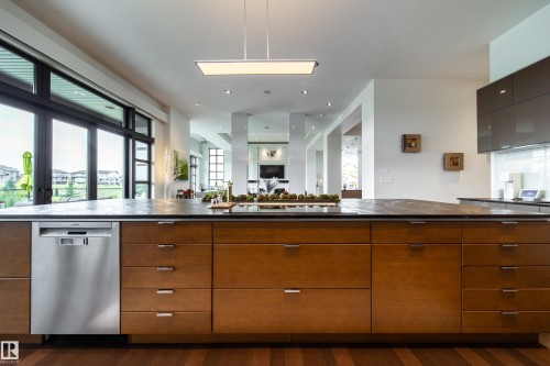 622 Howatt Drive, Edmonton, AB - Indoor Photo Showing Kitchen