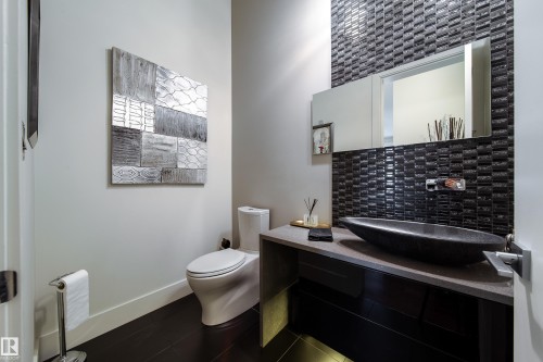 622 Howatt Drive, Edmonton, AB - Indoor Photo Showing Bathroom