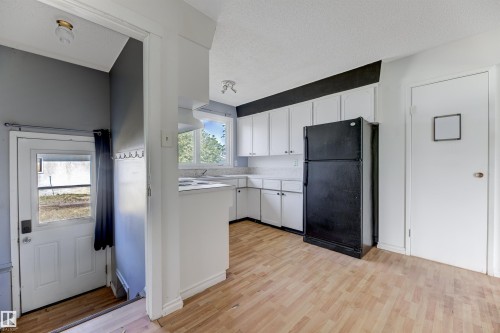 3116 112 Avenue, Edmonton, AB - Indoor Photo Showing Kitchen