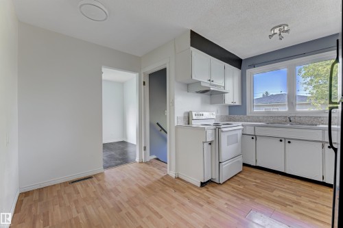 3116 112 Avenue, Edmonton, AB - Indoor Photo Showing Kitchen