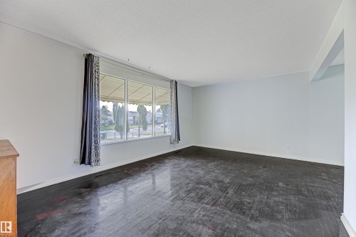 3116 112 Avenue, Edmonton, AB - Indoor Photo Showing Other Room