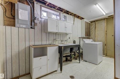 3116 112 Avenue, Edmonton, AB - Indoor Photo Showing Laundry Room